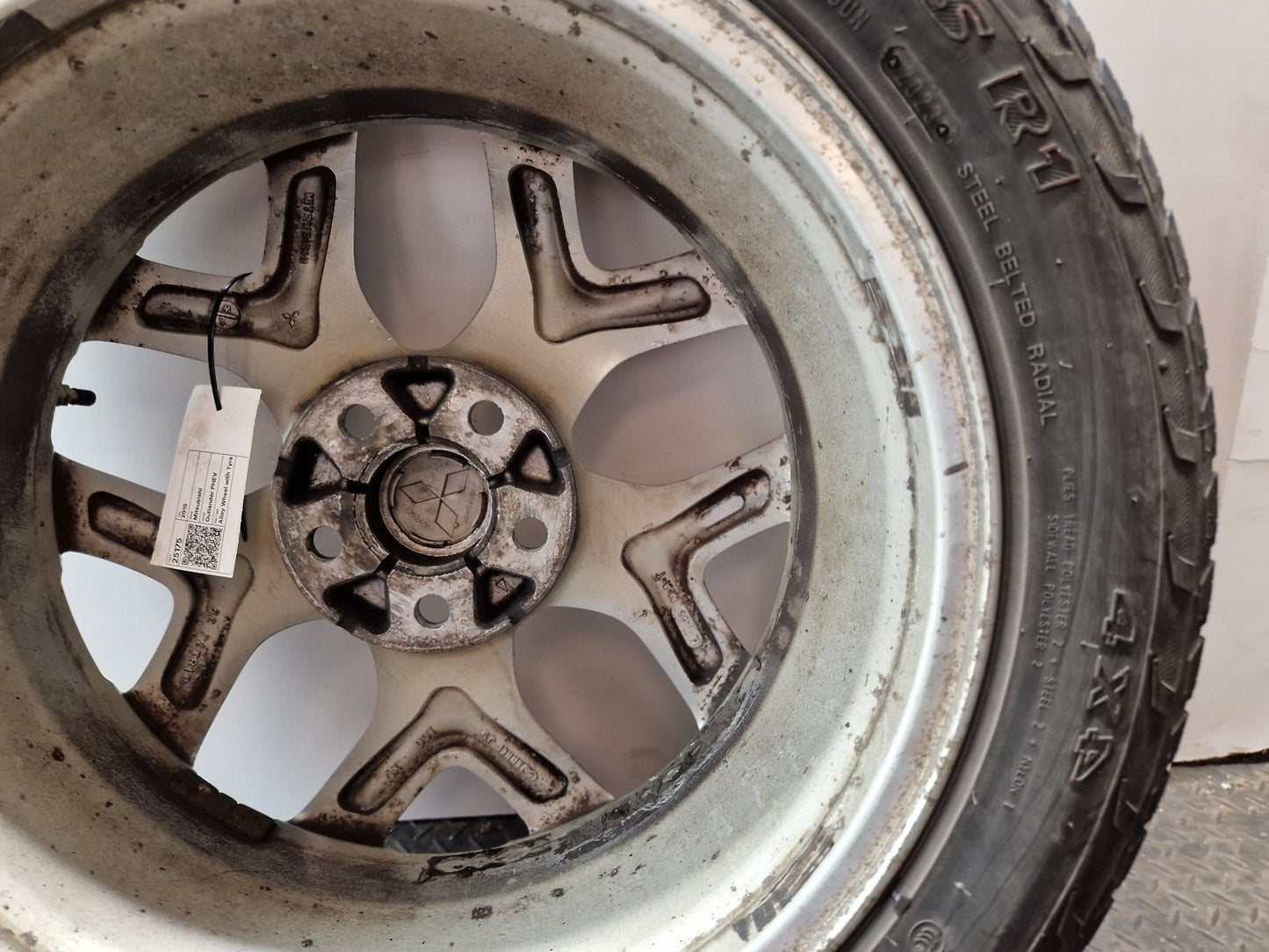 Mitsubishi Outlander MK3 (RE1) (GG2W) 18" Alloy Wheel with Tyre 225/55/18 ~5mm