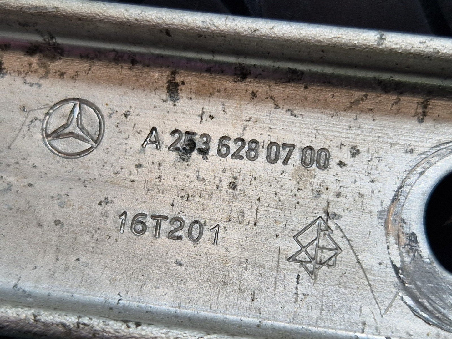 16-22 MERCEDES BENZ X253 LEFT PASSENGER SIDE ENGINE BAY BRACE BAR A2536280700