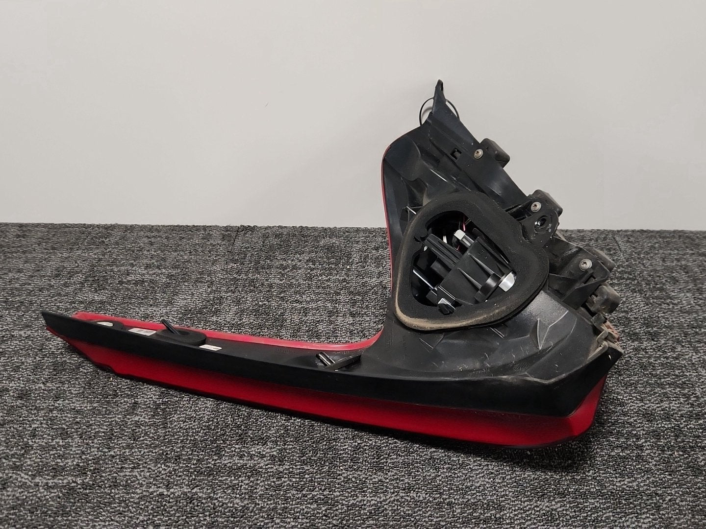 2014 Volvo V40 MK3 (525) Genuine Rear Left N/S Passenger Tail Light 31395844