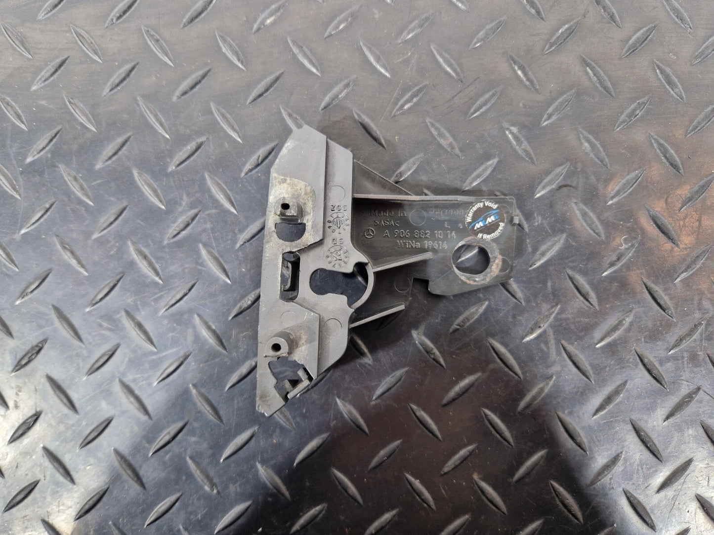 06-17 MERCEDES BENZ SPRINTER W906 FRONT LEFT SIDE BUMPER HOLDER BRACKET