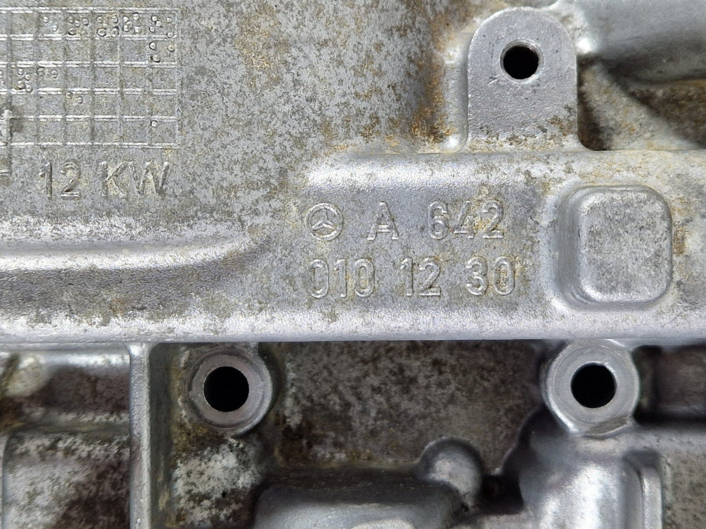 11-19 MERCEDES BENZ ML W166 642.826 ENGINE ROCKER COVER A6420101230