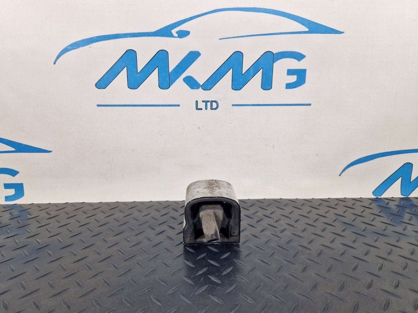14-23 MERCEDES BENZ VITO W447 OEM TRANSMISSION GEARBOX MOUNT BRACKET A4472410113