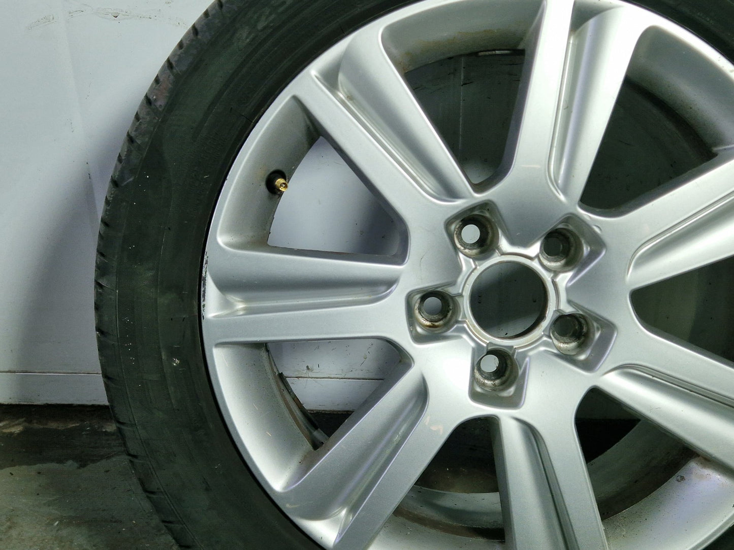 Audi A4 B8 17" Alloy Wheel with Tyre 225/50/17 ~4mm 8K0601025B