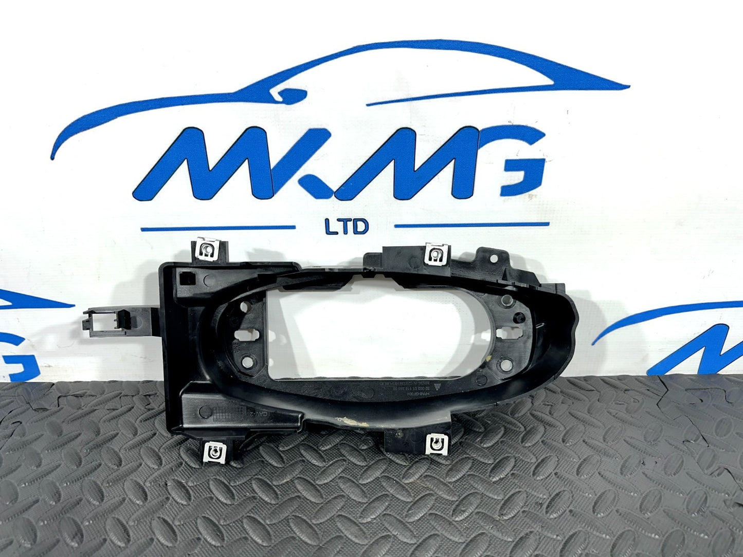 16-19 AUDI A4 B9 AVANT GENUINE GEARSTICK MOUNTING PLATE BRACKET 8W0863531
