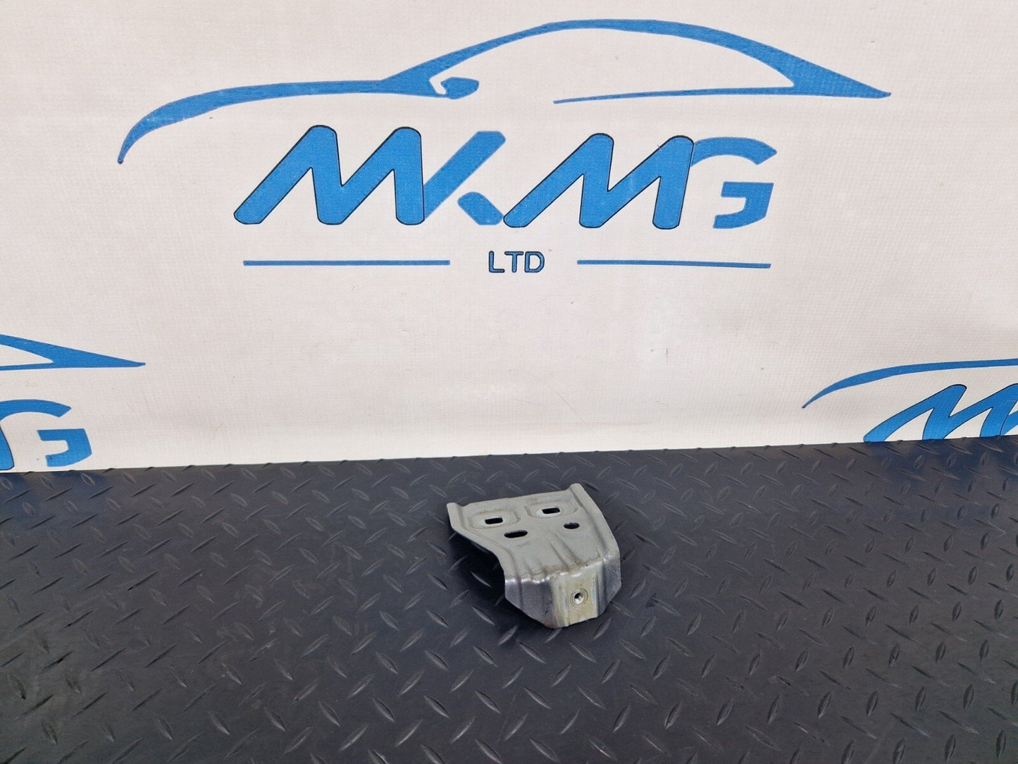 19-ON MERCEDES BENZ B CLASS W247 FRONT LEFT FENDER REAR BRACKET A2478801100