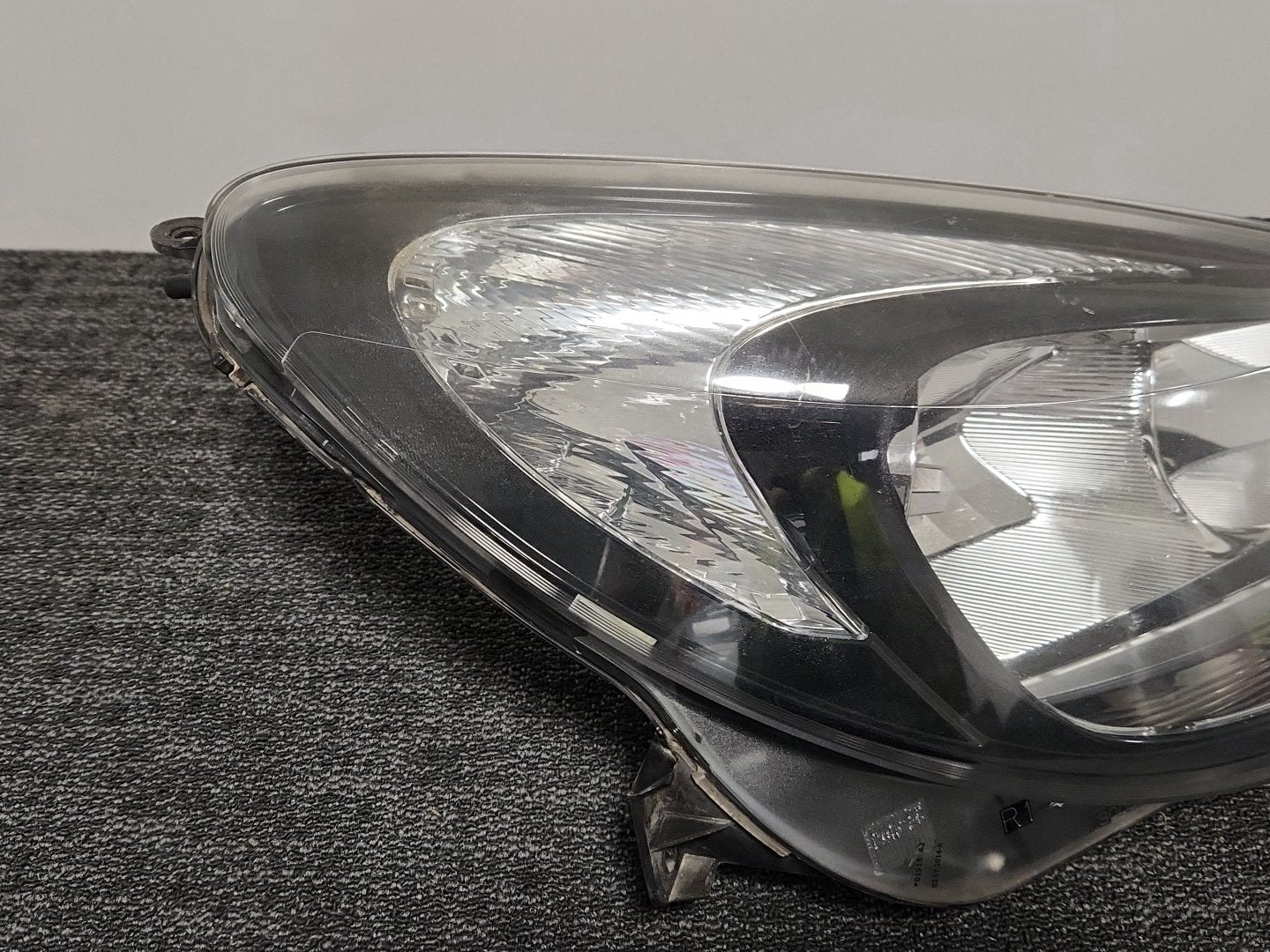 Vauxhall Corsa MK3 (D) (4400) Hatchback Genuine Front Right Headlight 13446800