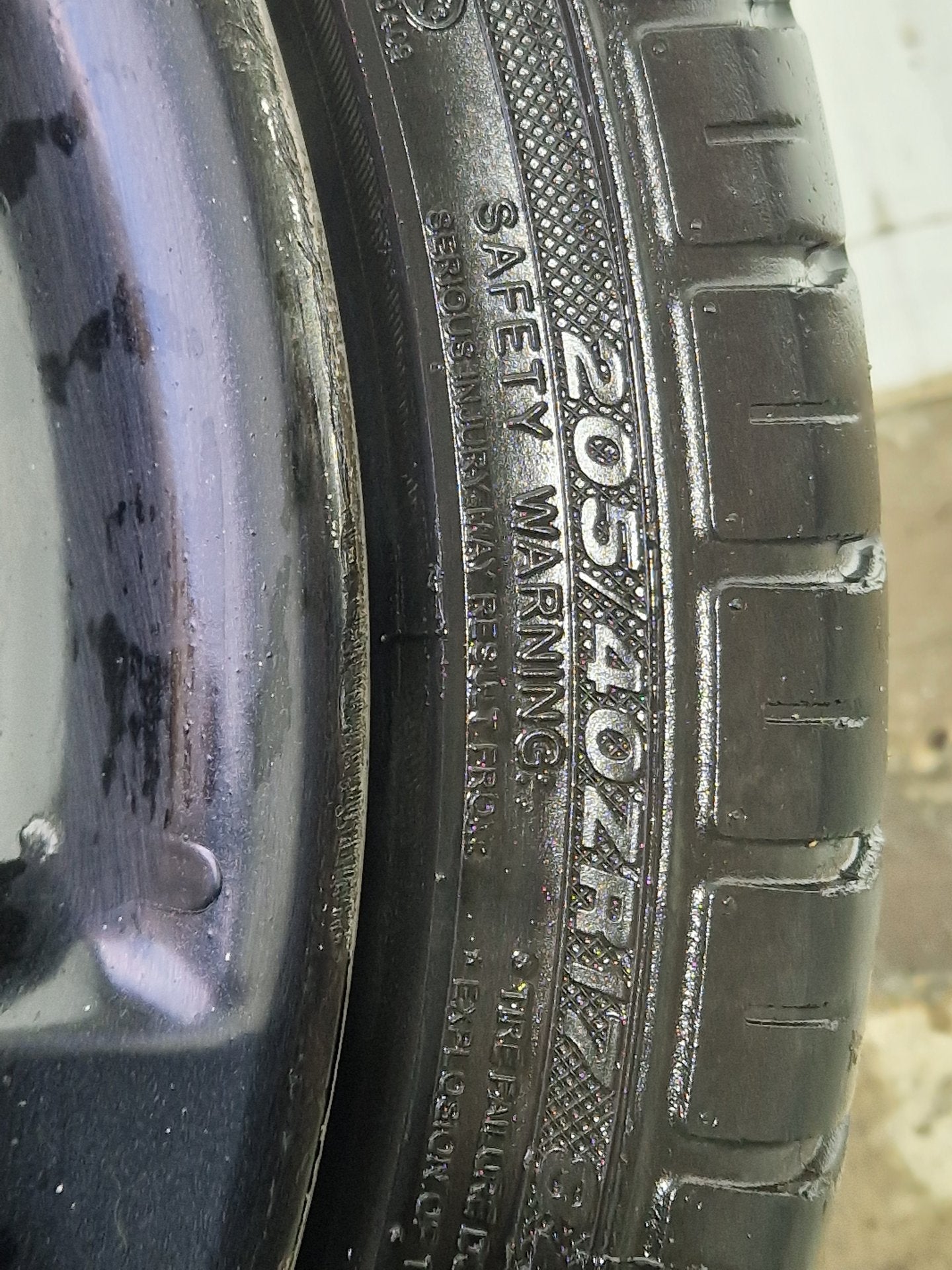 Ford Fiesta MK7 (B299) 17" Alloy Wheel with Tyre 205/40/17 ~4mm