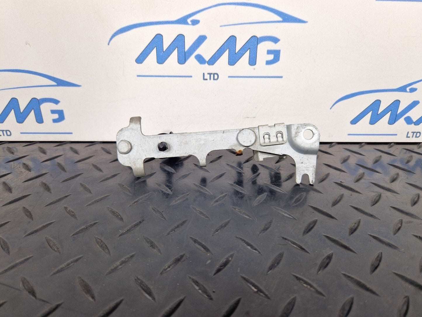 14-20 MERCEDES BENZ GLA X156 EXHAUST PRESSURE SENSOR HOLDING BRACKET A2464900840