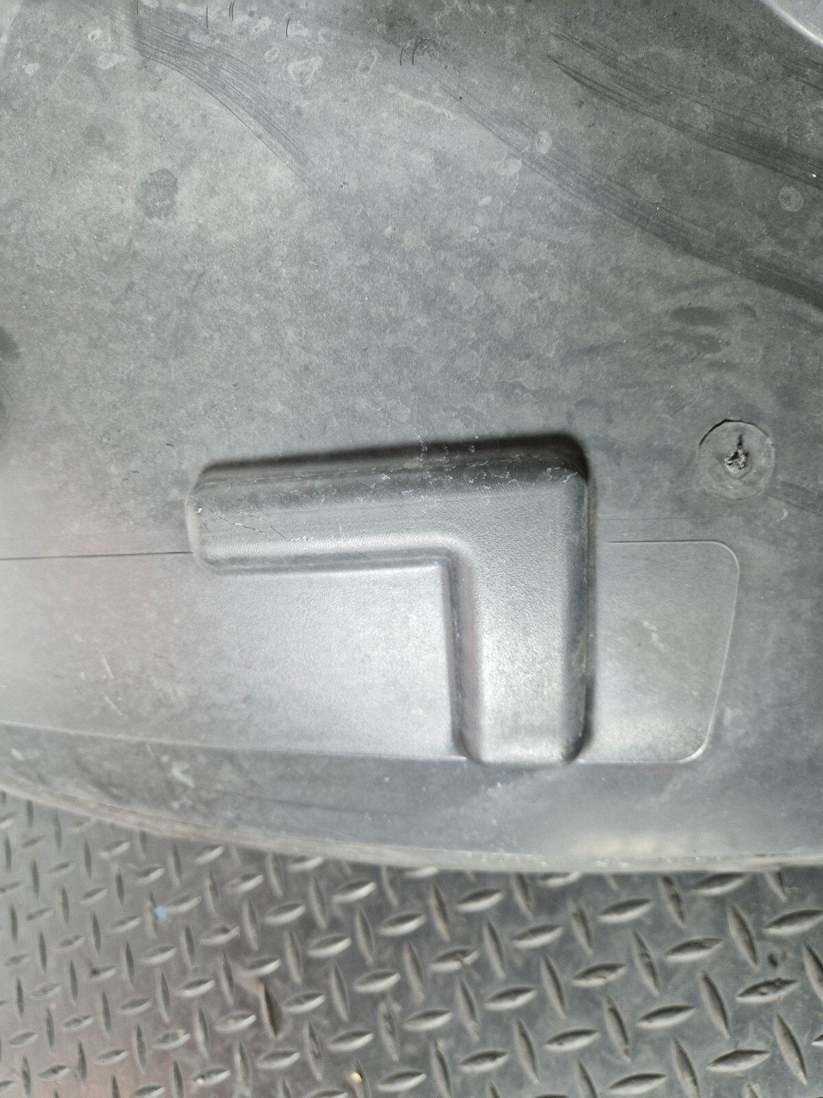 11-19 MERCEDES  ML W166 FRONT DRIVER SIDE WHEEL ARCH LINER REAR HALF A1668841222