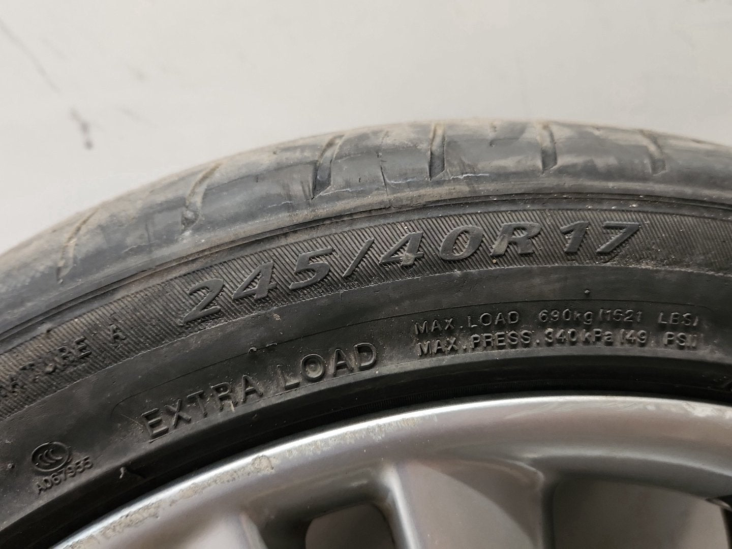 Mercedes CLK-Class C209 17" Alloy Wheel with Tyre 245/40/17 ~3mm A2094014302