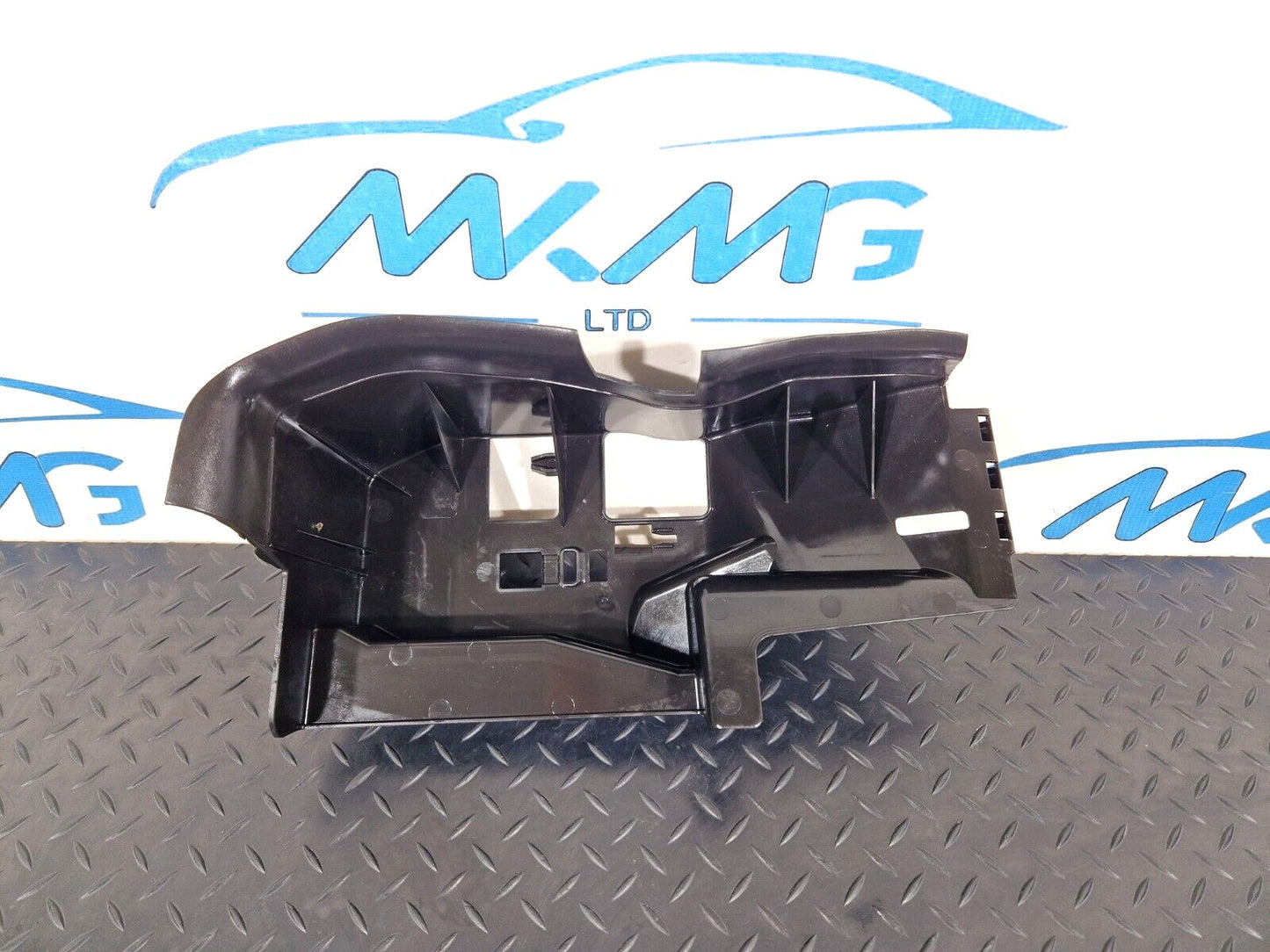 18-ON MERCEDES BENZ SPRINTER W907 W910 AUTO CONSOLE MOUNT BRACKET A9108804700