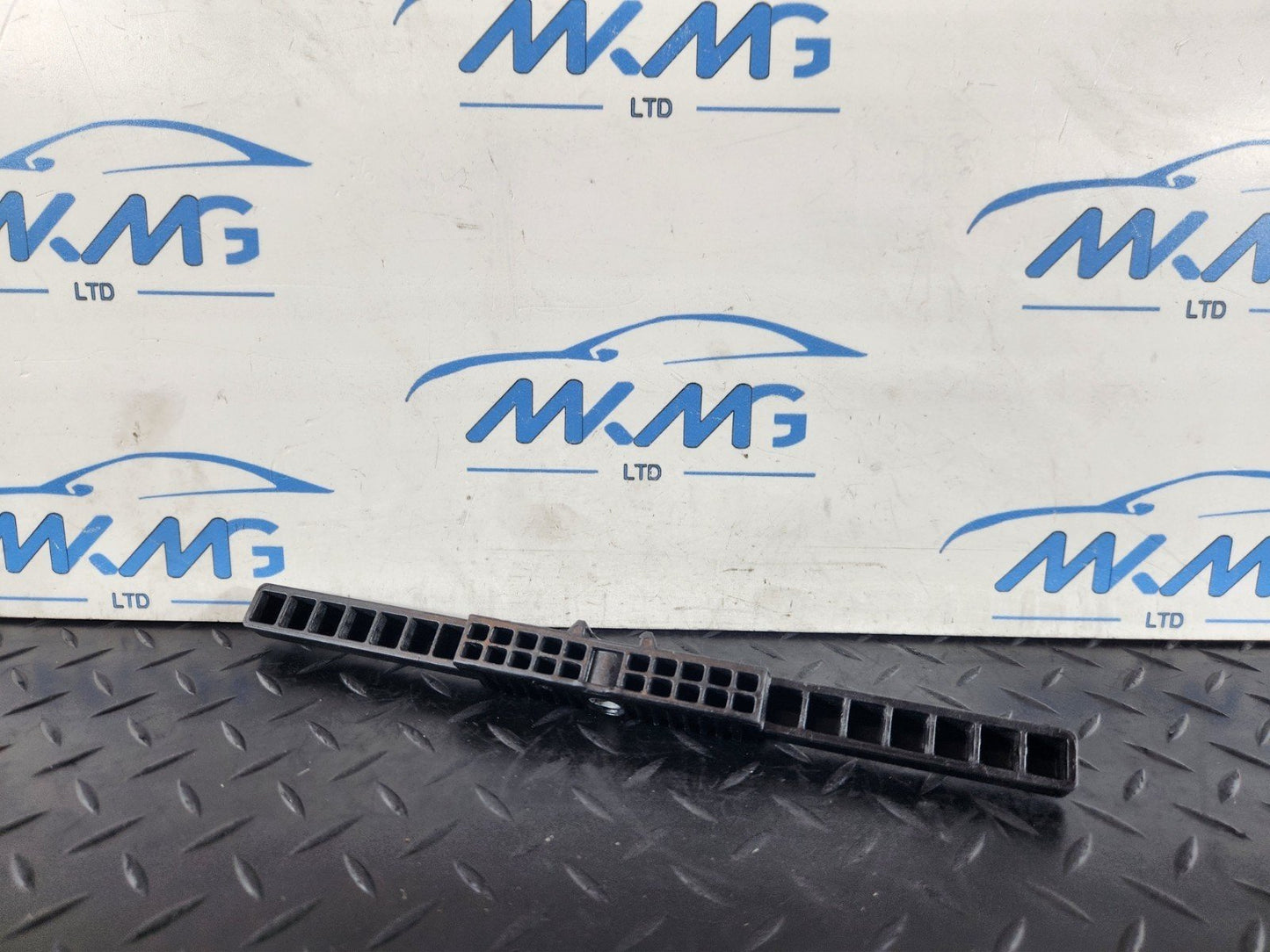 16-22 MERCEDES BENZ X253 GENUINE BATTERY BOX BASE HOLDER STAND A2056200018