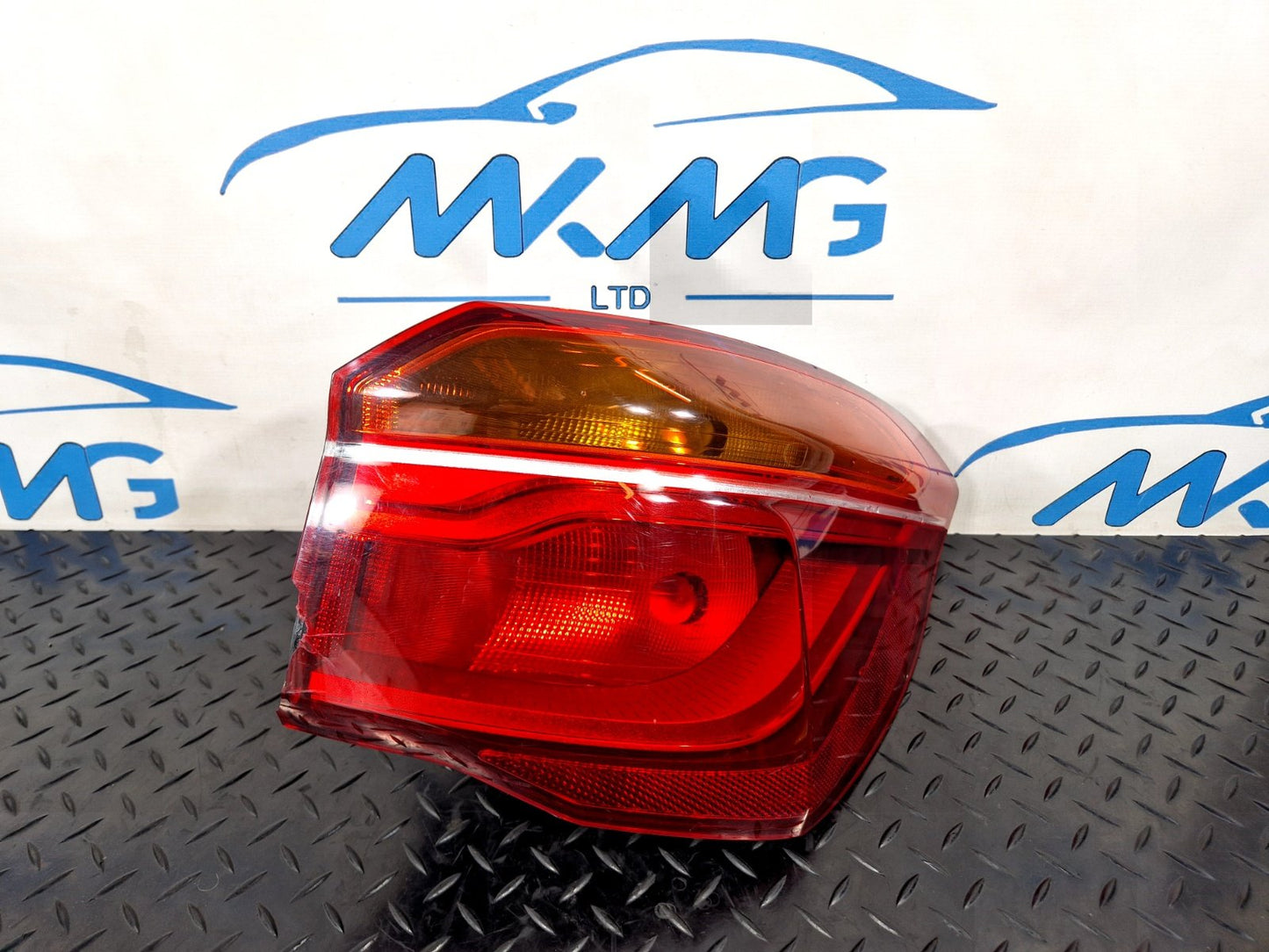 16-22 BMW X1 F48 REAR RIGHT O/S/R GENUINE OUTER TAIL LIGHT 7488542 (DAMAGED)