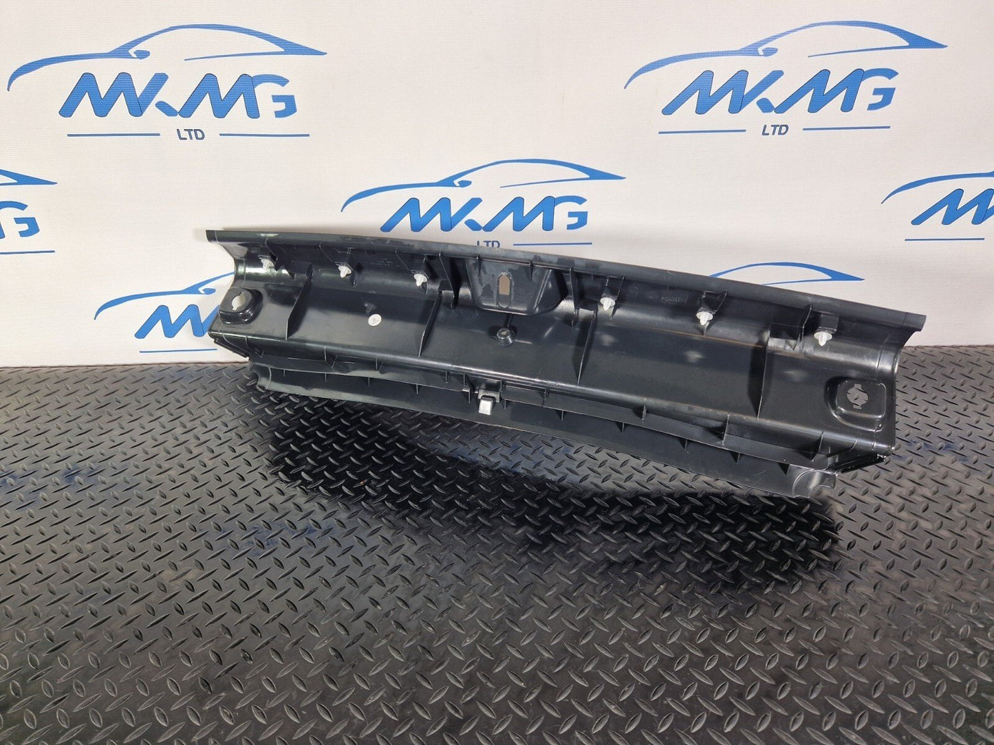 14-20 MERCEDES BENZ GLA 200 X156 TAILGATE COVER TRIM RIGHT A1567402000