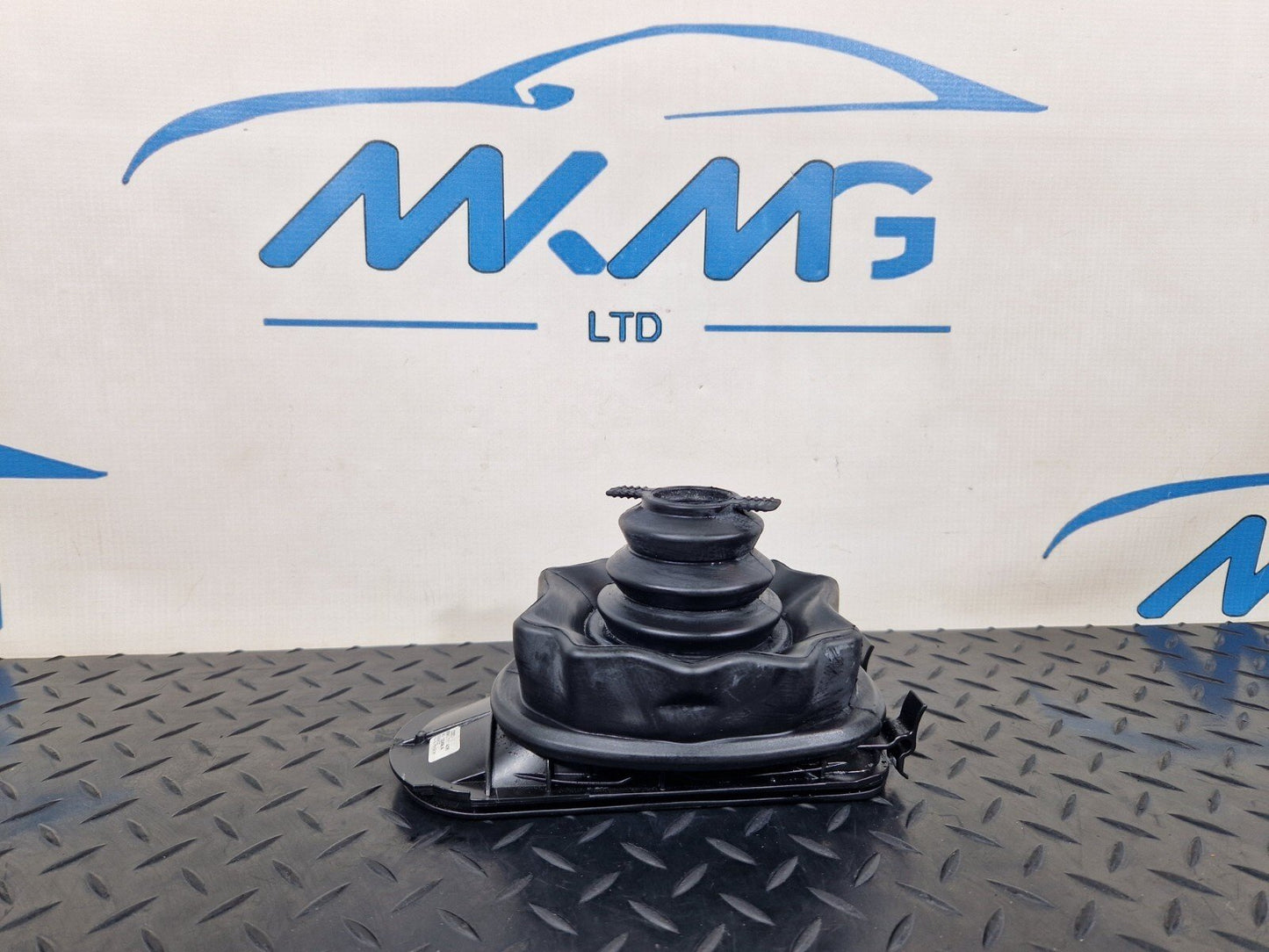 16-19 AUDI A4 B9 GENUINE GEARSTICK RUBBER SEAL TRIM 8W0711406
