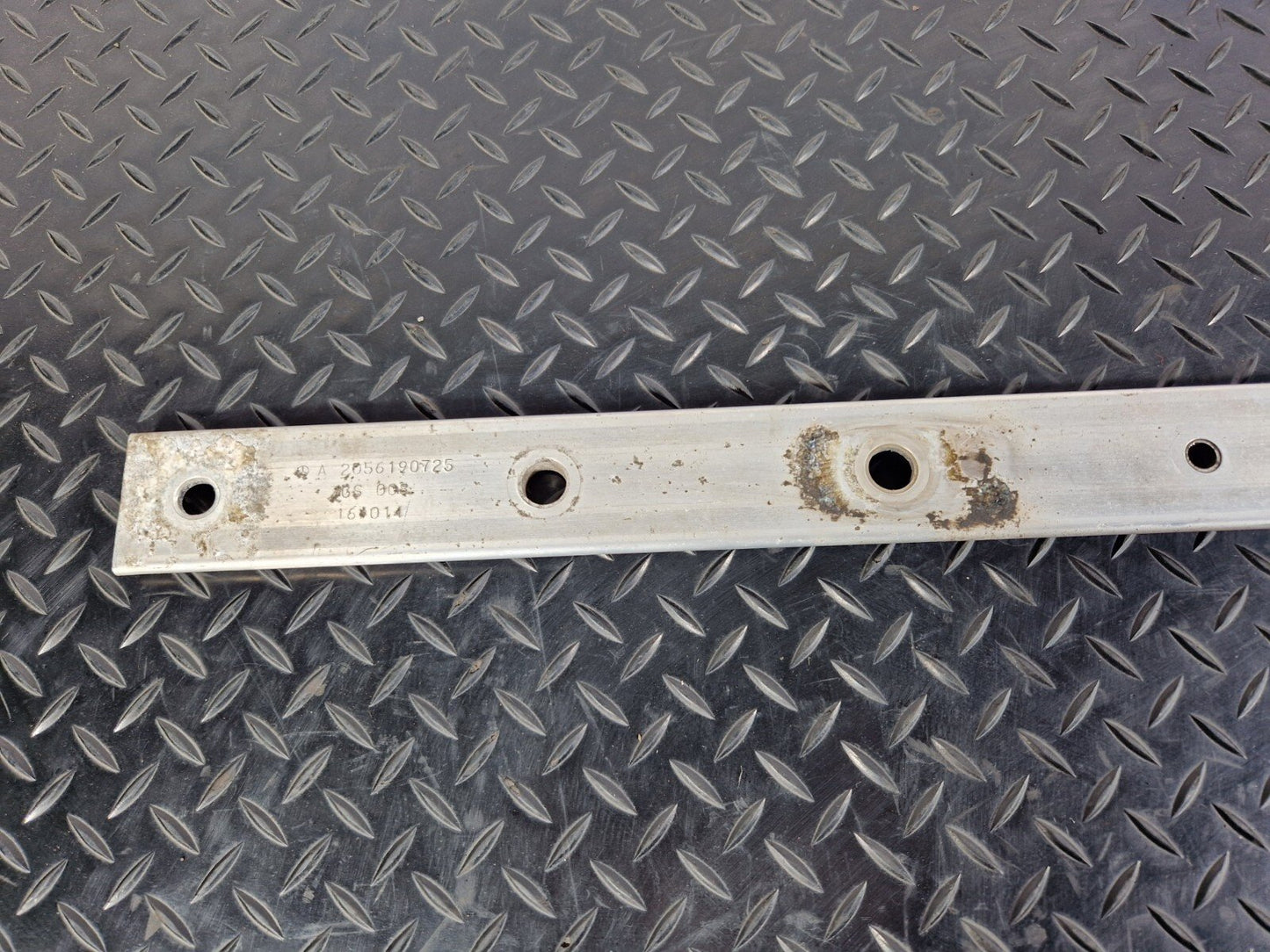 14-21 MERCEDES BENZ C350e W205 REAR TUNNEL BEAM BAR A2056190725