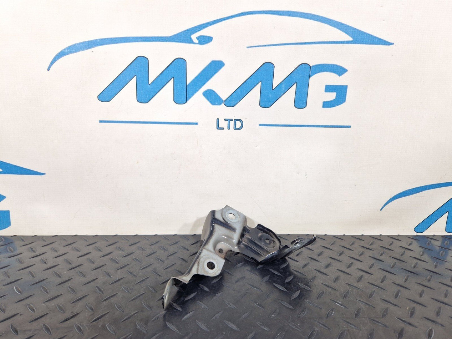 20-24 BMW 1 SERIES F40 GENUINE FRONT RIGHT FENDER MOUNT BRACKET 7450388