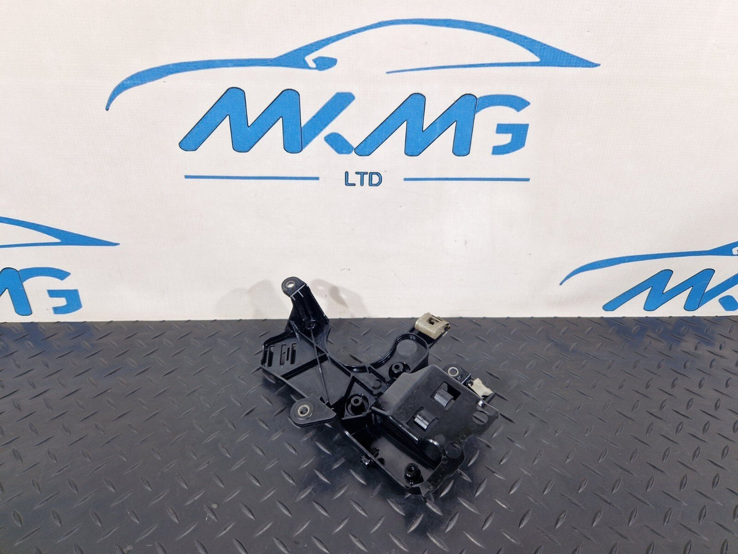 19-ON MERCEDES BENZ B CLASS W247 SUPPORT MOUNT HOLDER BRACKET A6541425400