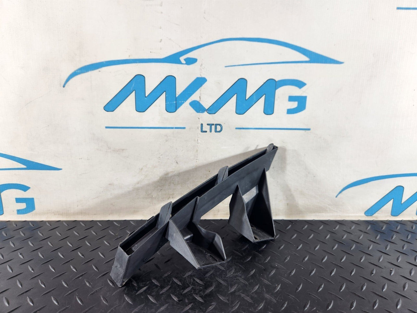 10-15 AUDI Q7 4L GENUINE FRONT RIGHT DRIVER SIDE  BUMPER BRACKET 4L0807334A