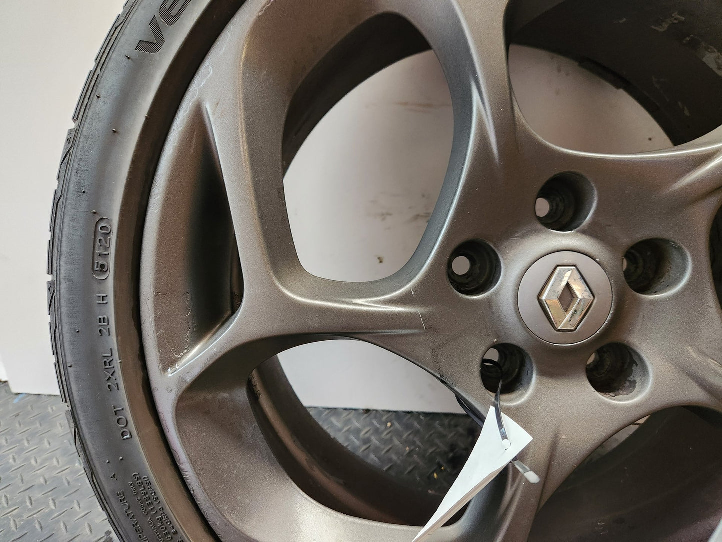 Renault Mégane MK3 (Ph2) (X95) 18" Alloy Wheel with Tyre 225/40/18 ~5mm
