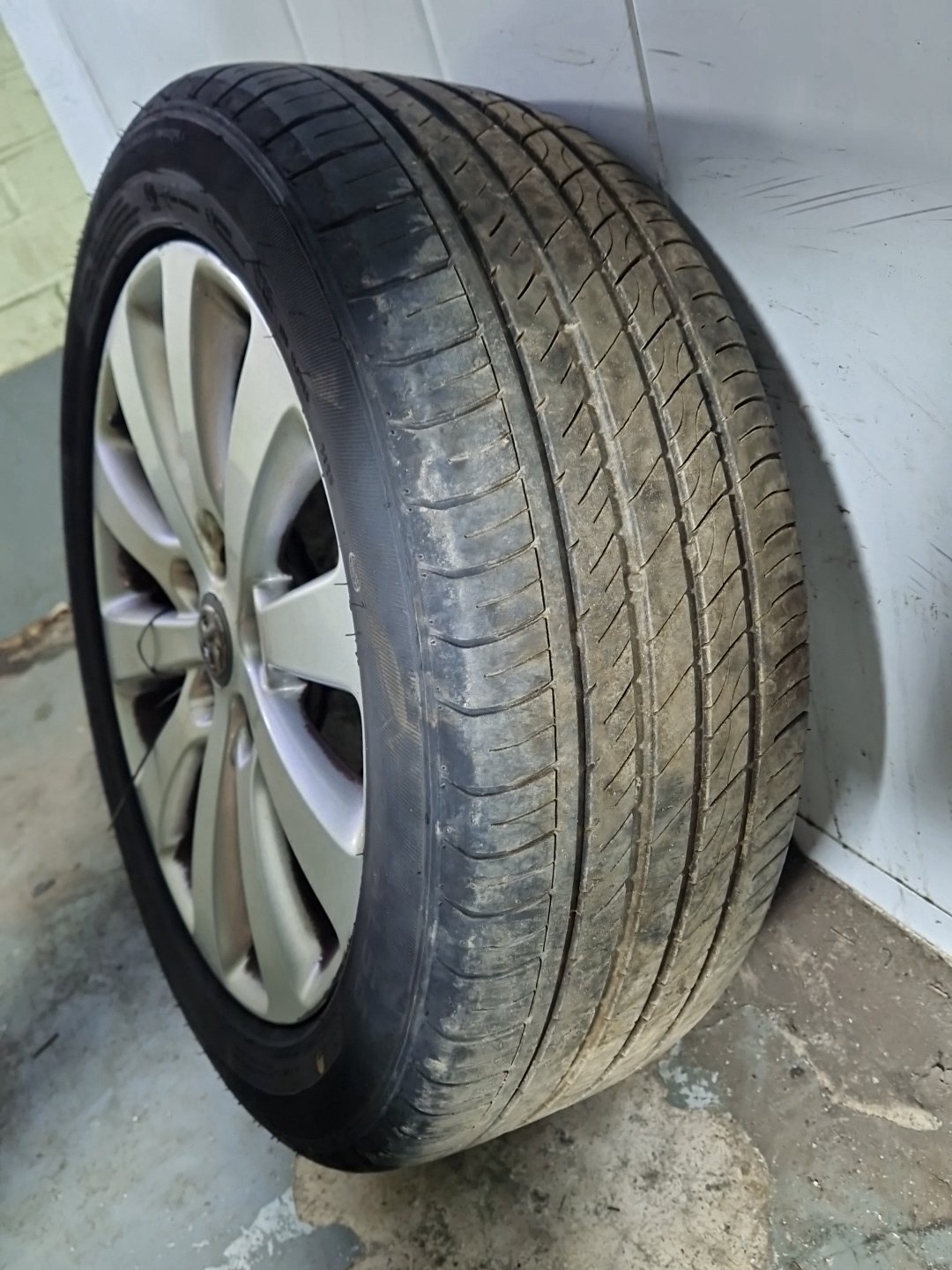 2013 Vauxhall Astra MK6 (J) (A3400) 17" Alloy Wheel with Tyre 225/50/17 ~5mm