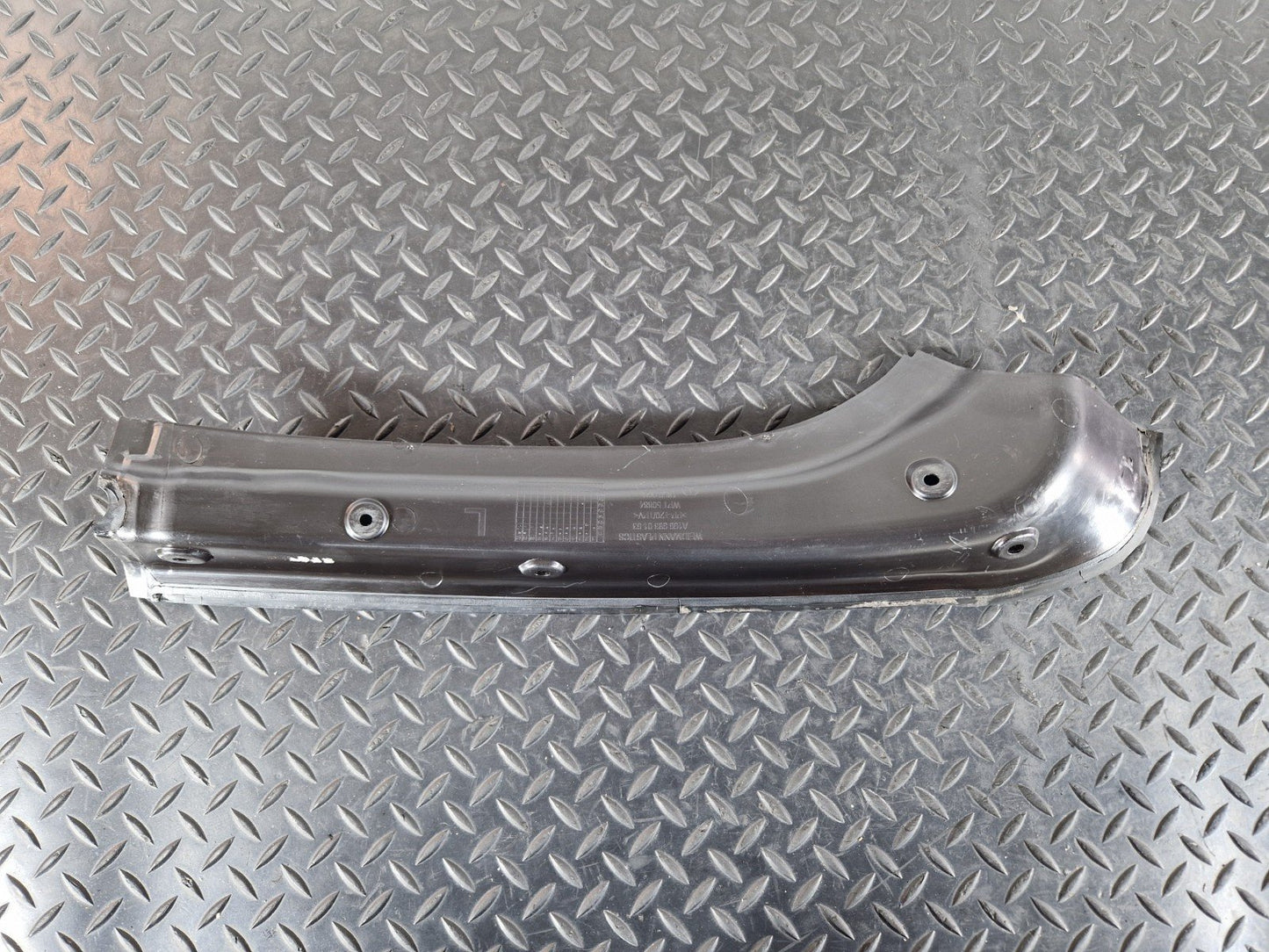 11-19 MERCEDES BENZ ML W166 GENUINE REAR LEFT UPPER D PILLAR TRIM A1666930163
