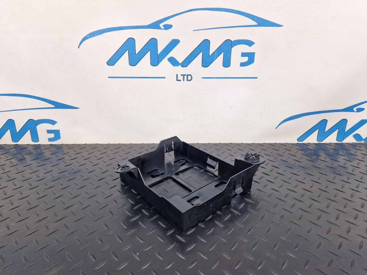 10-18 AUDI A7 4G S-LINE OEM GENUINE OEM BRACKET MOUNT TRIM 4G8907368