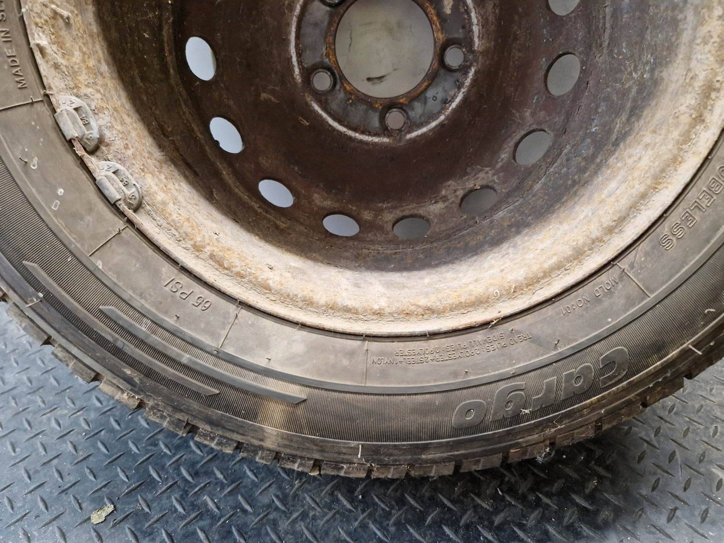 Renault Master MK3 (Ph1) (X62) 16" Alloy Wheel with Tyre 215/65/16 ~7mm