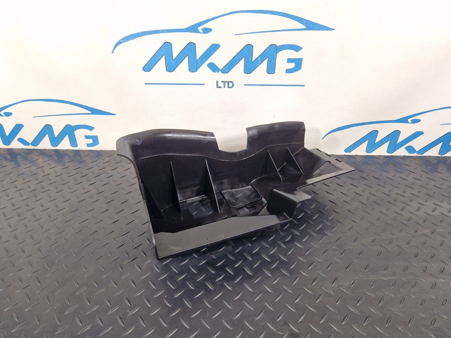 18-ON MERCEDES BENZ SPRINTER W907 W910 AUTO CONSOLE MOUNT BRACKET A9108804700