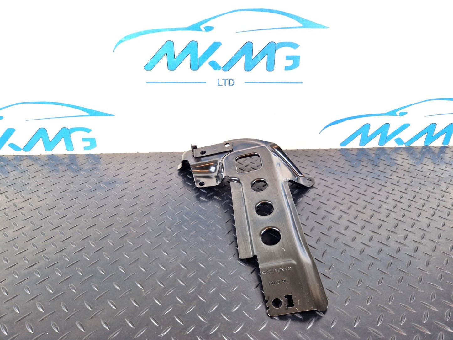 14-21 MERCEDES BENZ C300h W205 BOOT TRUNK RIGHT COVER BRACKET TRIM A2056100002