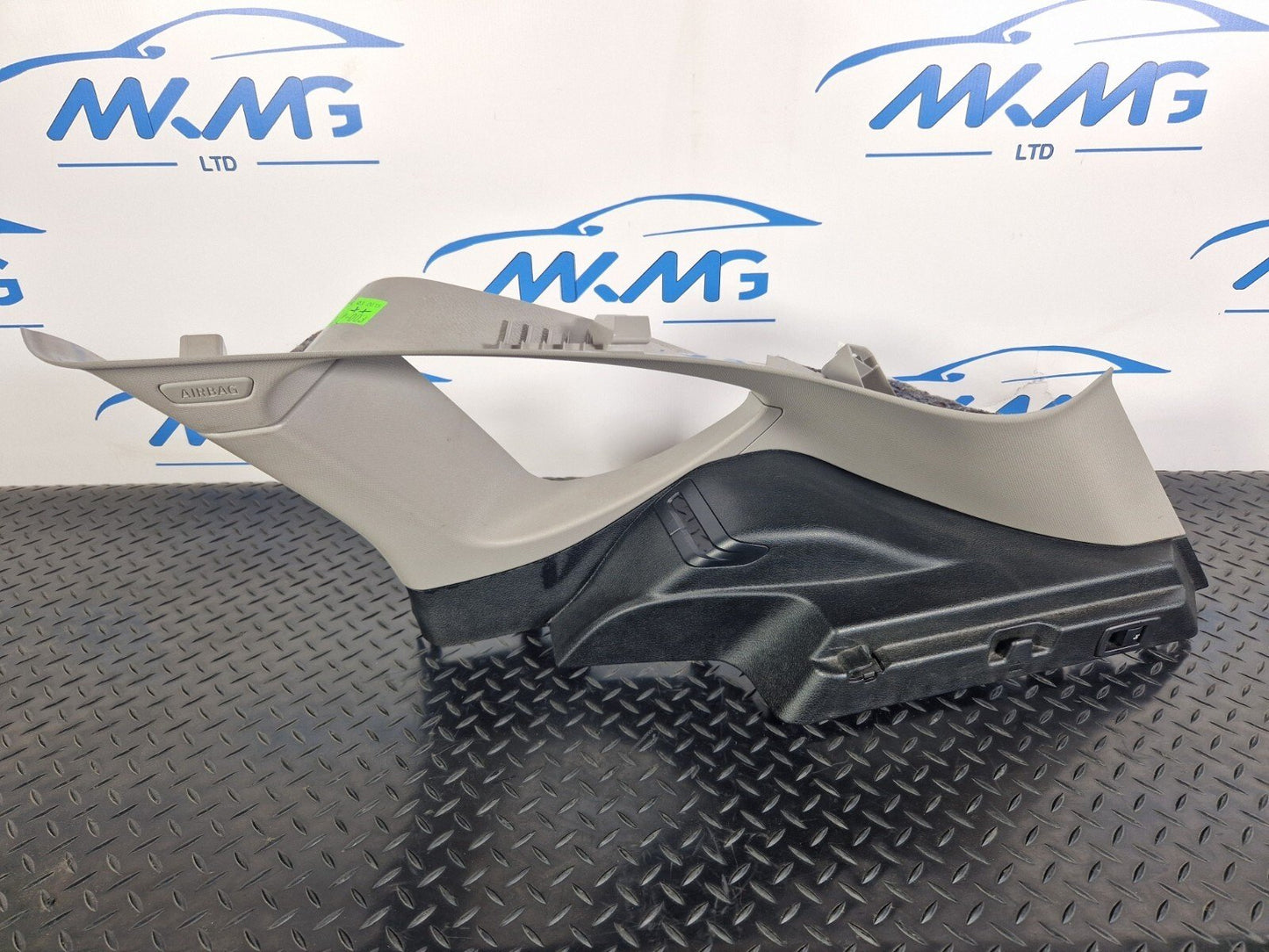 14-21 BMW 2 SERIES F45 DRIVER O/S INNER TRIM WITH SEAT ADJUSTMENT SWITCH 7365575