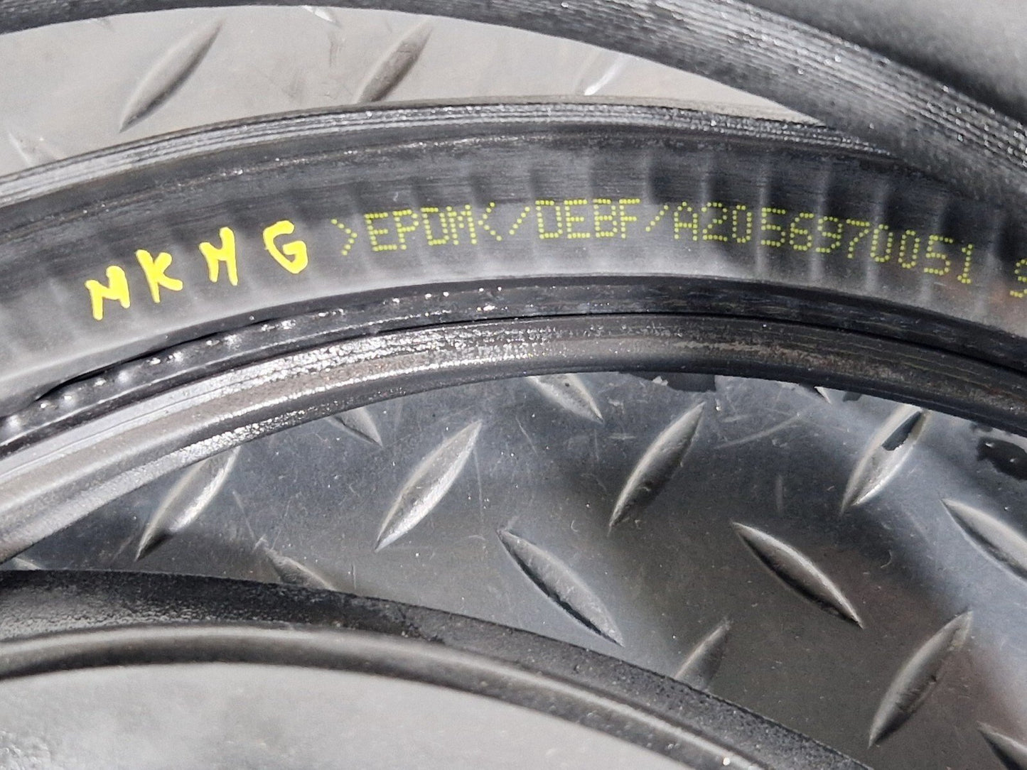 14-21 MERCEDES BENZ C200 W205 FRONT DOOR LEFT SIDE RUBBER SEAL A2056970051