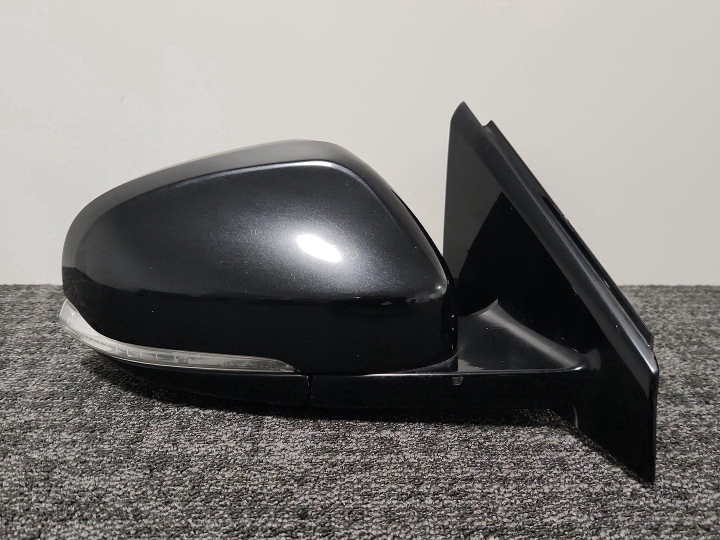 Volvo V40 MK3 (525) Hatchback Genuine Front Right O/S Driver Door Wing Mirror