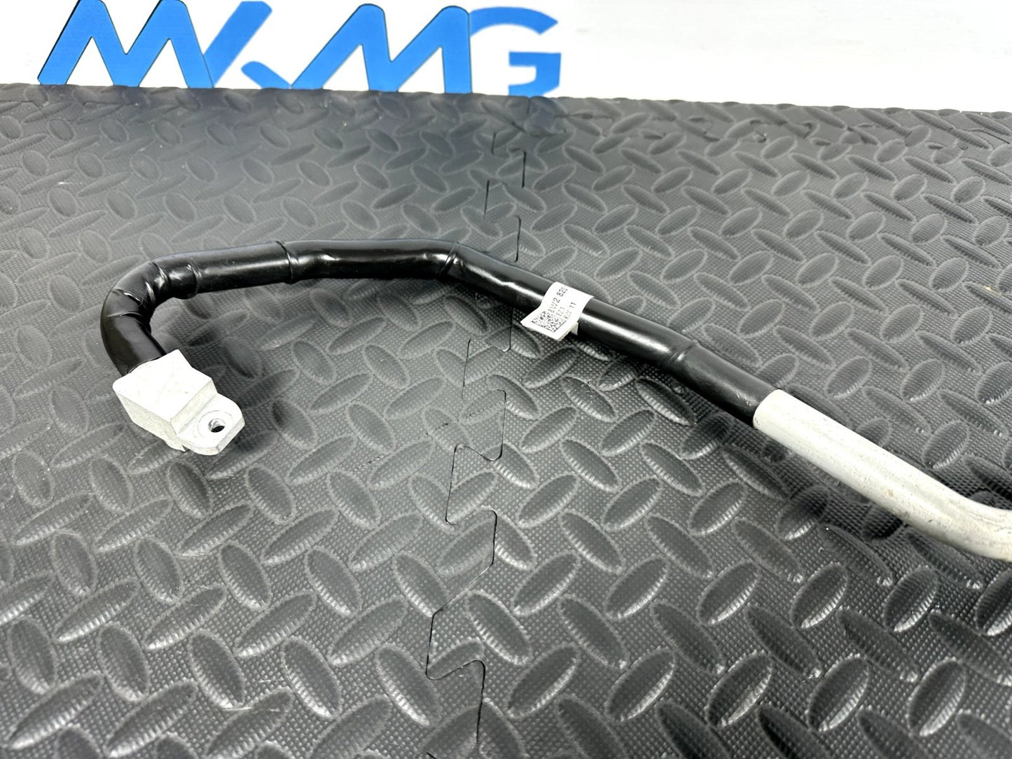 16-19 AUDI A4 B9 SALOON GENUINE A/C AIR CONDITIONING PIPE 8W2820740D