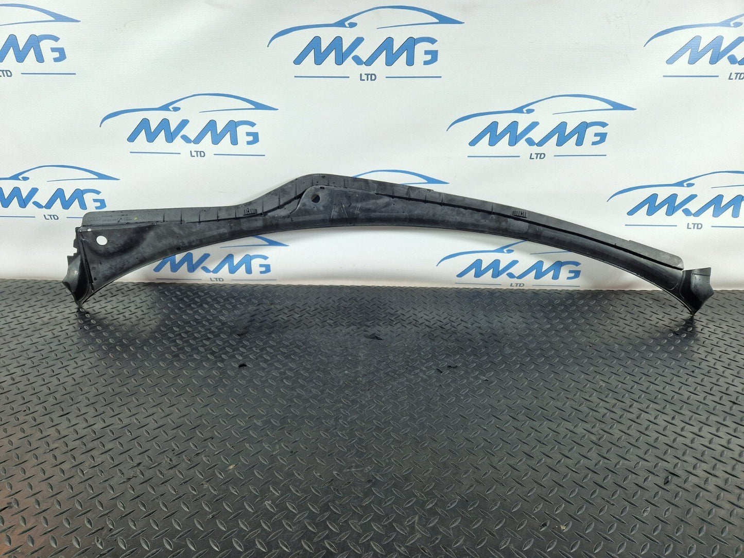 15-18 AUDI A7 4G FRONT WINDSCREEN SCUTTLE PANEL WIPER COVER 4G8819403