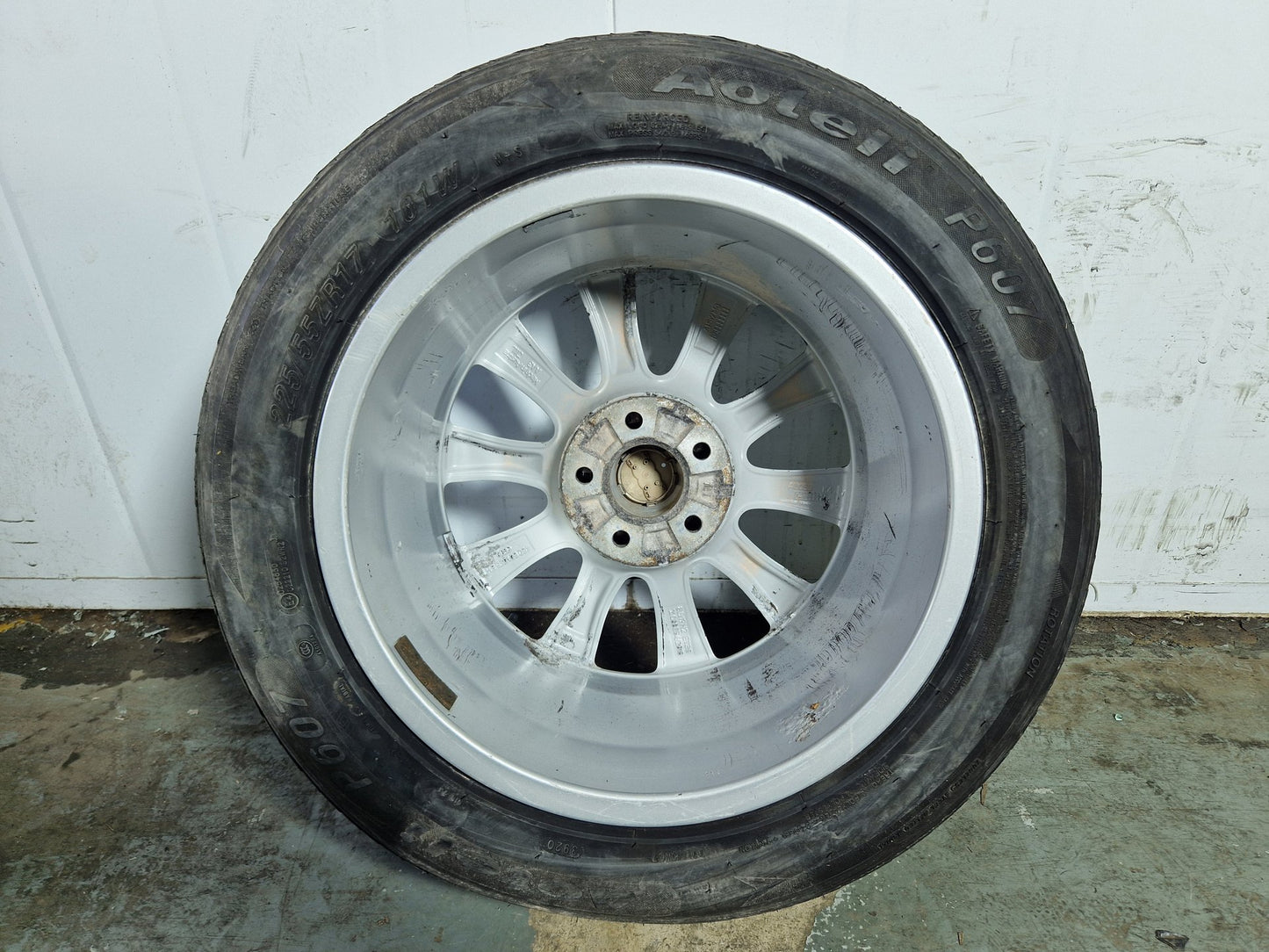 Audi A6 MK4 17" Alloy Wheel with Tyre 225/55/17 ~4mm 4G0601025BH