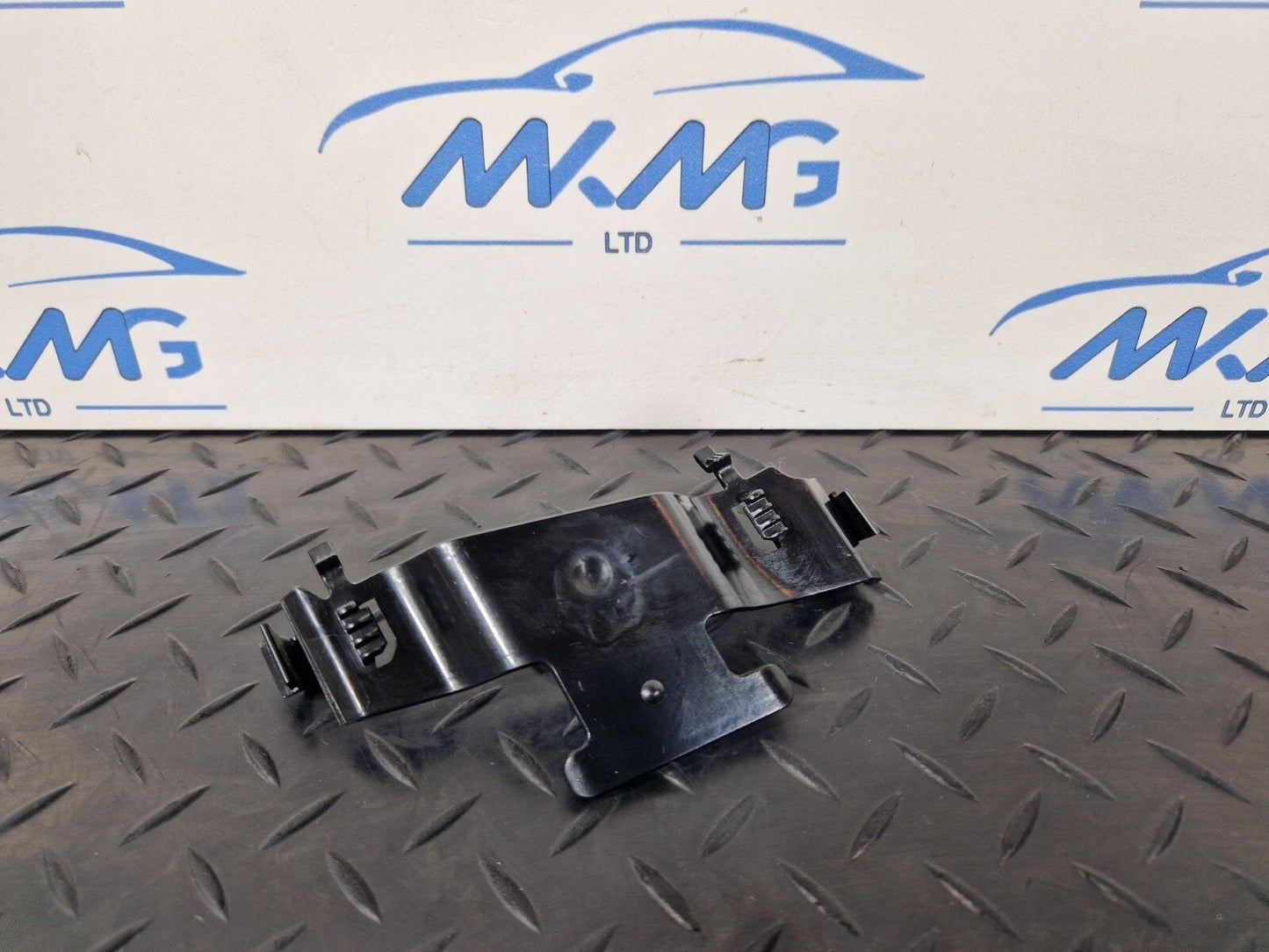 16-19 AUDI A4 B9 FRONT RIGHT B PILLAR SEAT BELT GUIDE GUIDE BRACKET 8W0867192