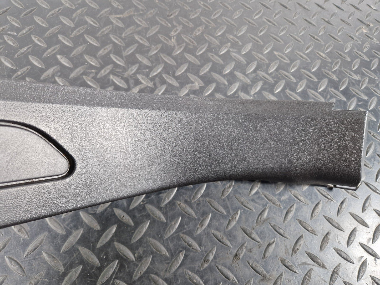 19-ON RANGE ROVER EVOQUE L551 GENUINE REAR RIGHT DRIVER STEP TRIM K8D213244