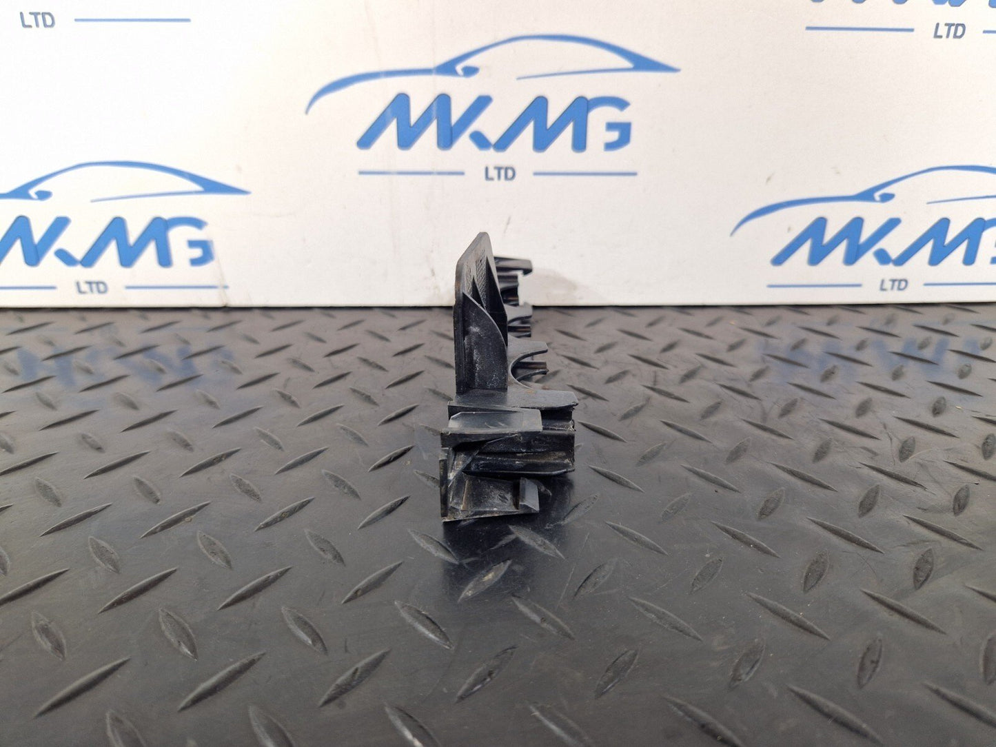 14-21 MERCEDES BENZ C300h W205 OEM TOP LEFT AIR DUCT SEALING A2058317900