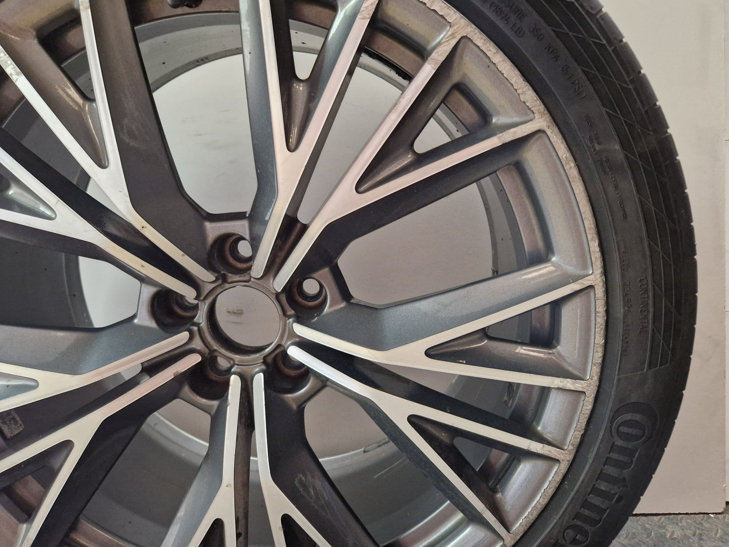 Audi A7 4G 20" Alloy Wheel with Tyre 275/35/20 ~5mm 4G8601025AE