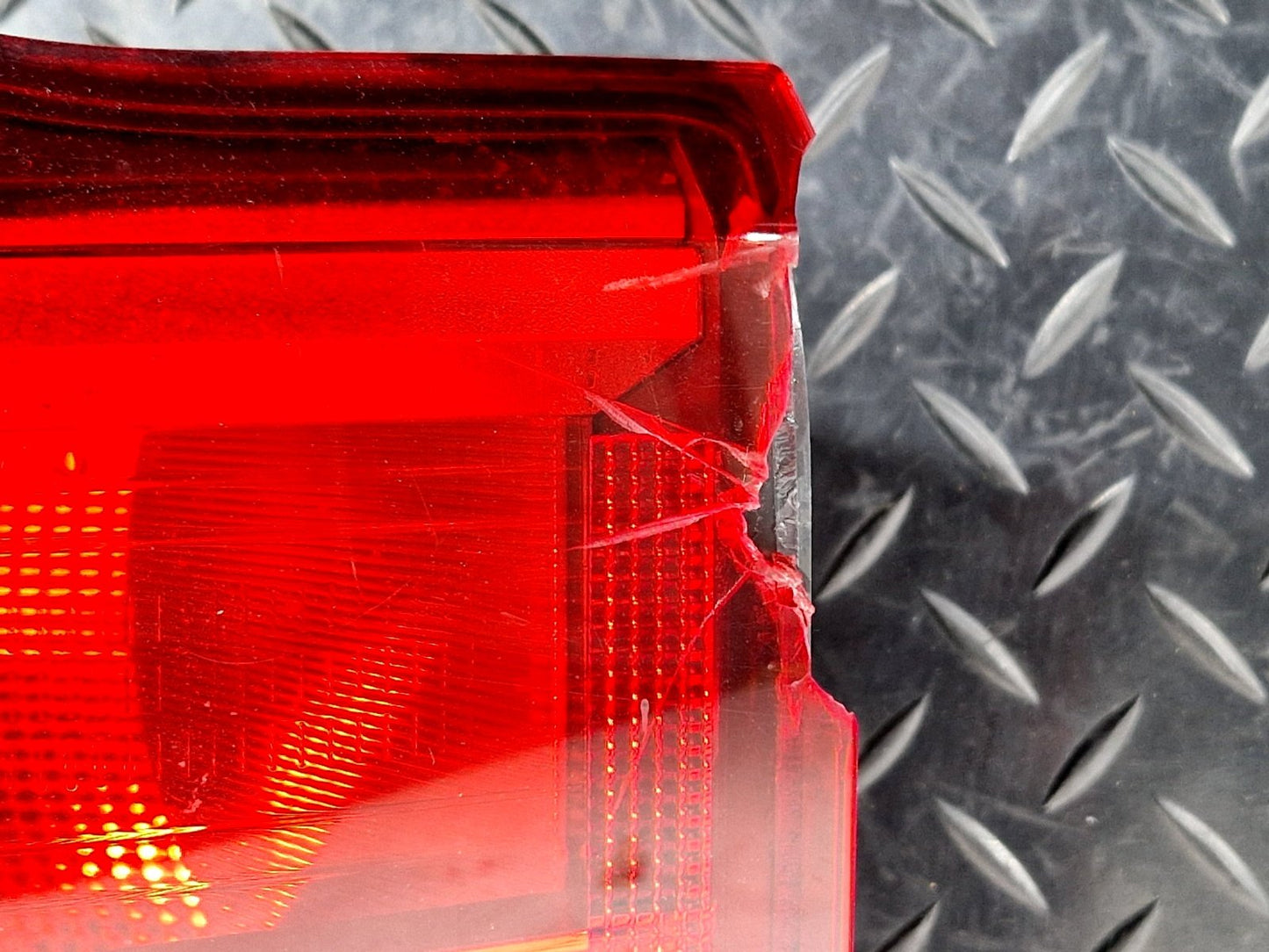 16-22 BMW X1 F48 REAR RIGHT O/S/R GENUINE OUTER TAIL LIGHT 7488542 (DAMAGED)