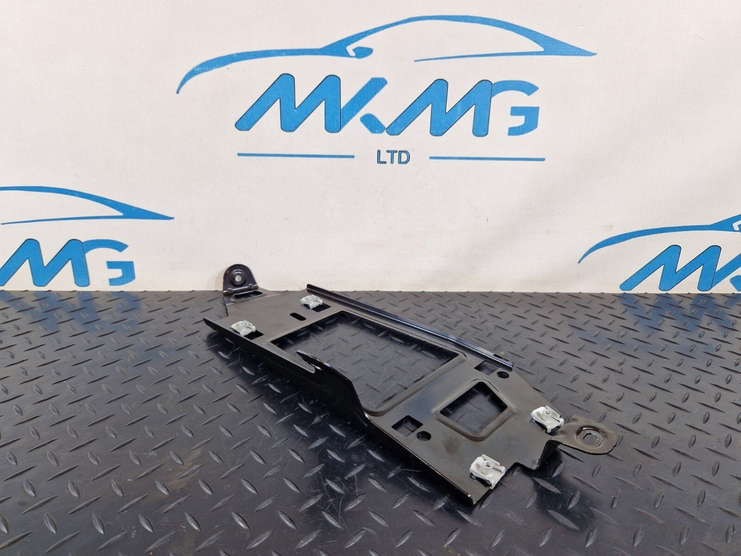 10-15 AUDI Q7 4L OEM REAR RIGHT O/S AMPLIFIER HOLDER MOUNT BRACKET 4L0035464F