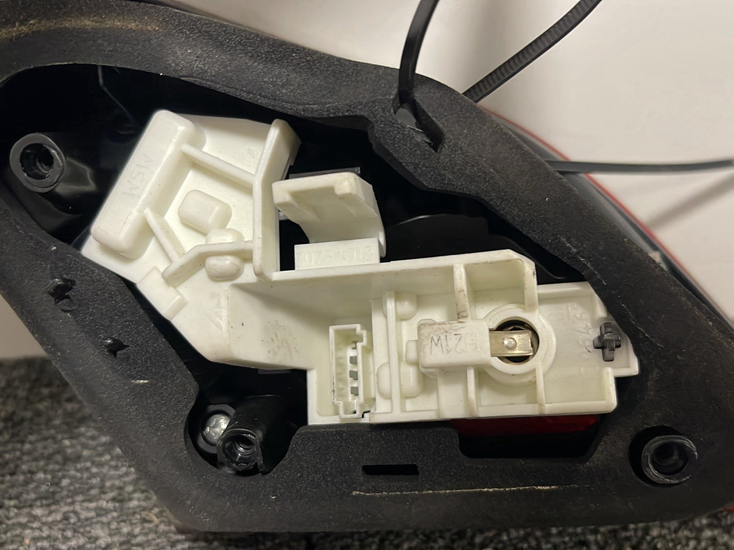 2010 Vauxhall Astra MK6 (J) (A3400) Genuine Rear Right O/S Inner Tail Light