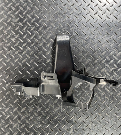 16-23 AUDI A5 F5 SPORTBACK S-LINE LEFT D-PILLAR TRIM BRACKET 8W8867729A