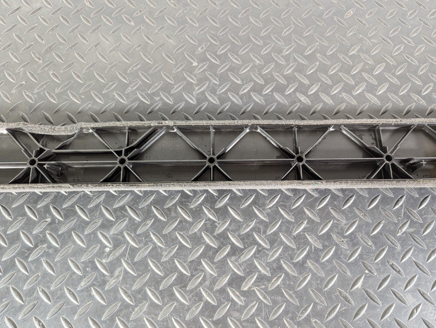 10-15 AUDI Q7 4L GENUINE TRUNK BOOT TRIM 4L0861488H