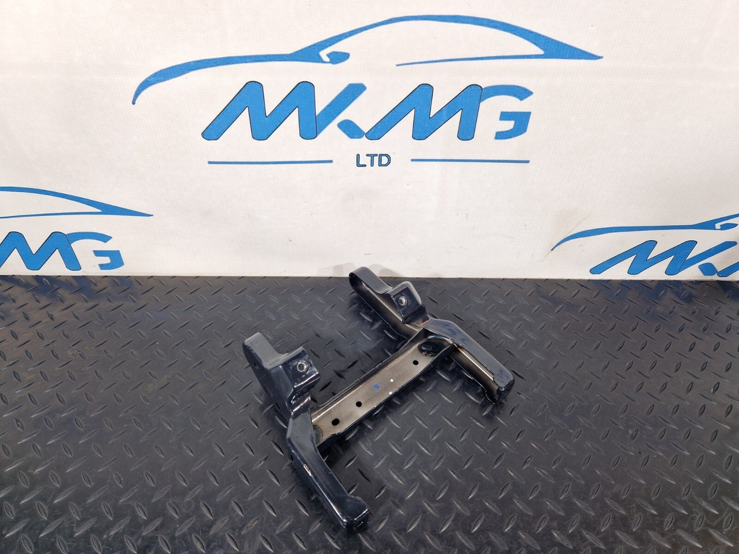 12-18 AUDI A6 C7 GENUINE OEM STEERING MECHANISM BRACKET 8K2419250C