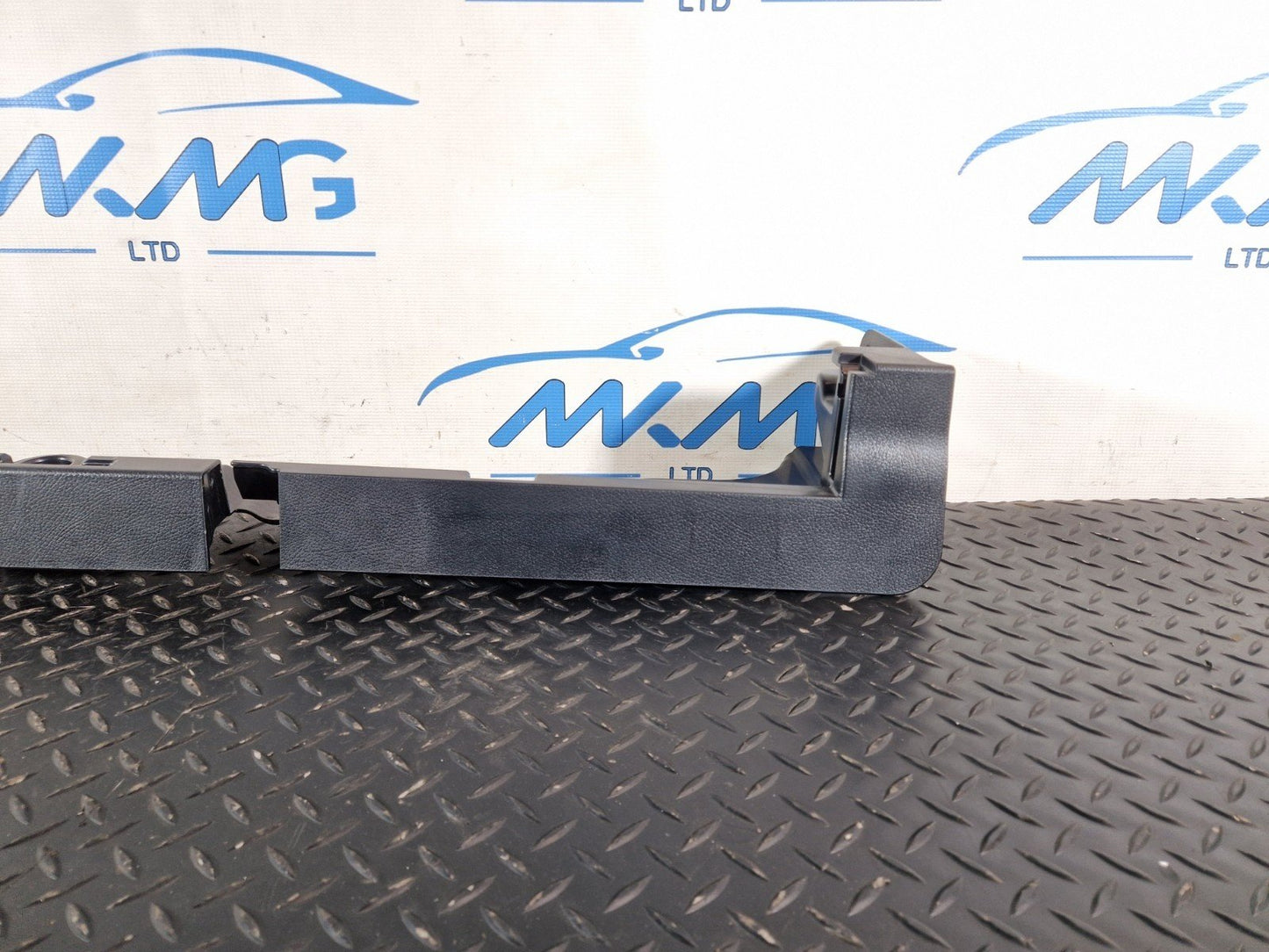 19-ON MERCEDES BENZ B CLASS W247 TAILGATE BOOT TRUNK FLOOR BRACKET A2476806403