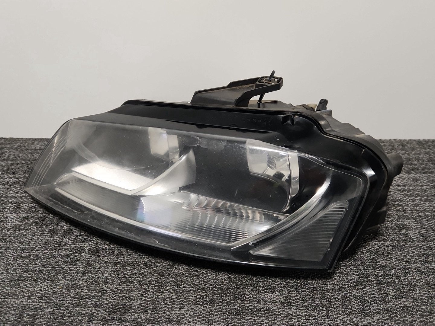 Audi A3 8P Hatchback Genuine Front Left N/S Passenger Headlight