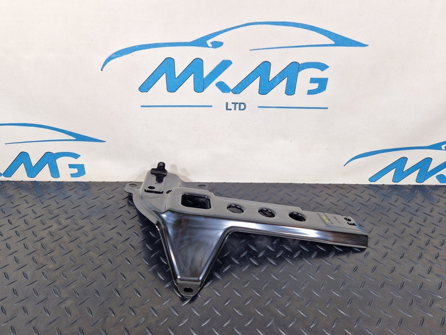 14-21 MERCEDES BENZ W205 OEM BOOT TRUNK FLOOR LEFT SUPPORT BRACKET A2056100102