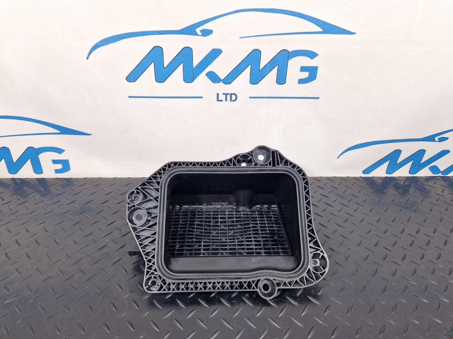 16-19 AUDI A4 B9 GENUINE FRONT AIR INTAKE DUCT VENT 8W2819904A
